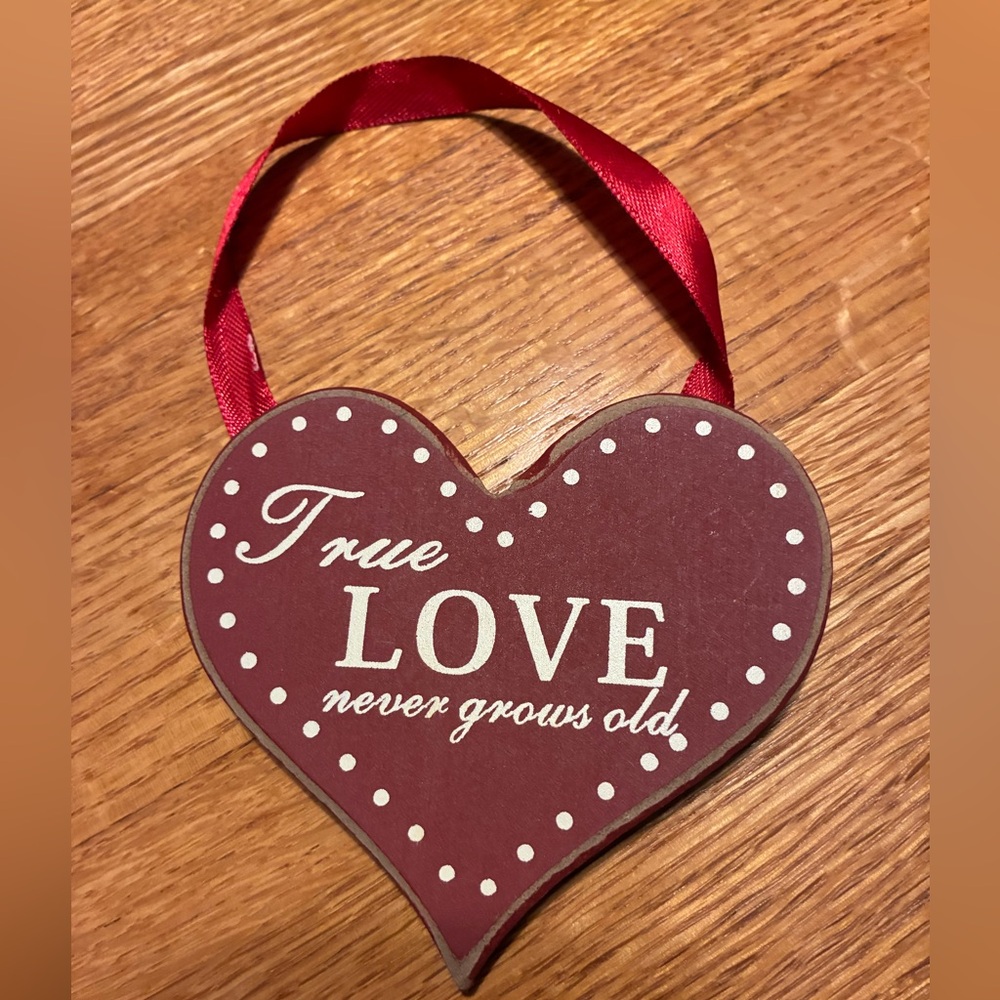 Bundle/Valentines Decor - Picture 7 of 8